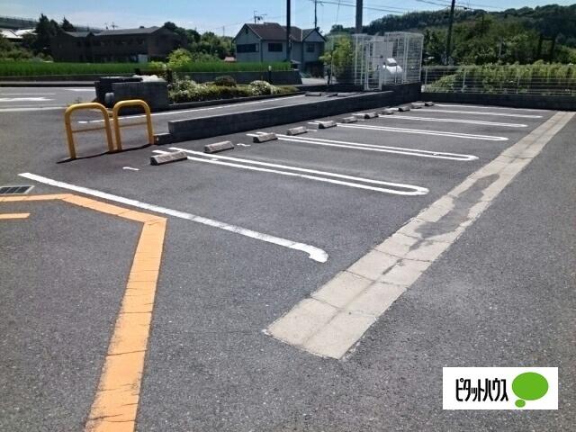 ラフレシール　ライツ（207） 駐車場