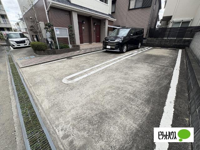ソレアードパルケⅢ（102） 駐車場