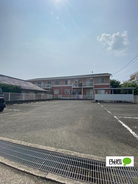 メゾンアンビテール（101） 駐車場