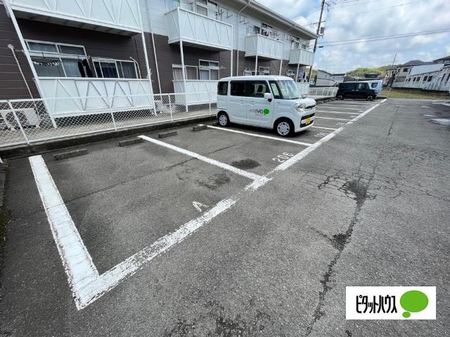 プロムナード菖蒲Ⅱ（105） 駐車場