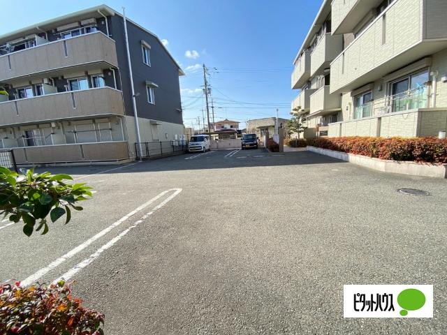 サウスメゾンムーランルージュ（201） 駐車場