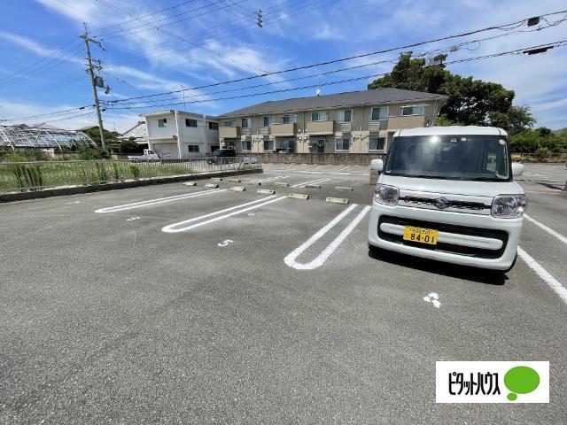 シャーメゾンＮ（203） 駐車場
