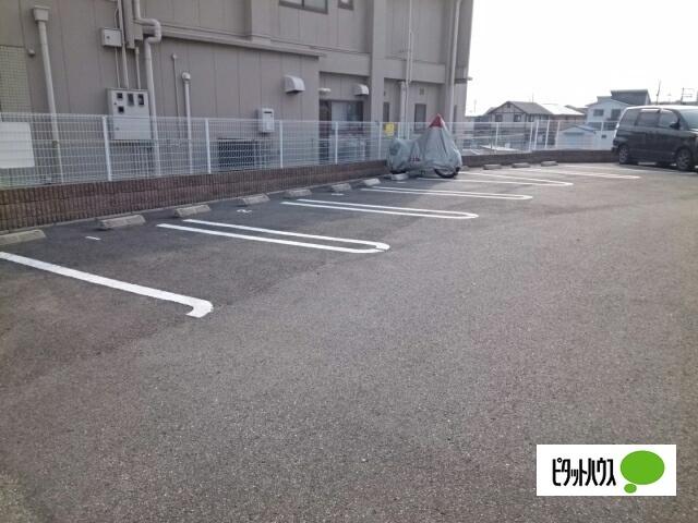 フライハイト（102） 駐車場