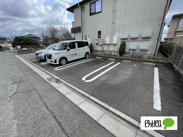 ブロード・フレンドリー（203） 駐車場