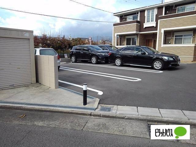 アクエリアス（101） 駐車場