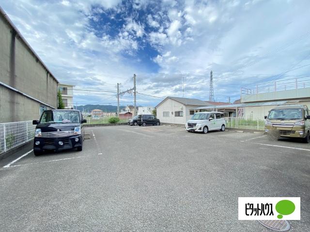 エピナールⅠ（202） 駐車場