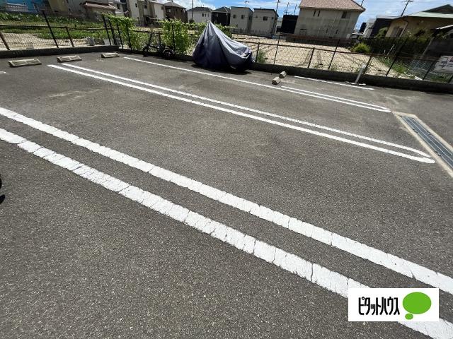 ケーズコート　Ｏ・Ｖ（101） 駐車場