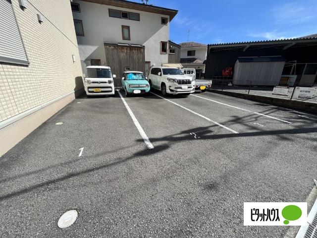 ボヌールクレエ（102） 駐車場