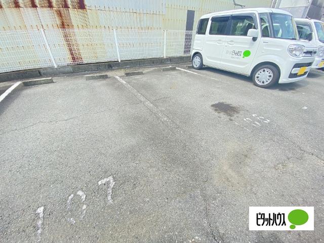 カーム和田（106） 駐車場
