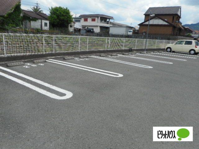 ソレア−ドフジサキⅡ（102） 駐車場