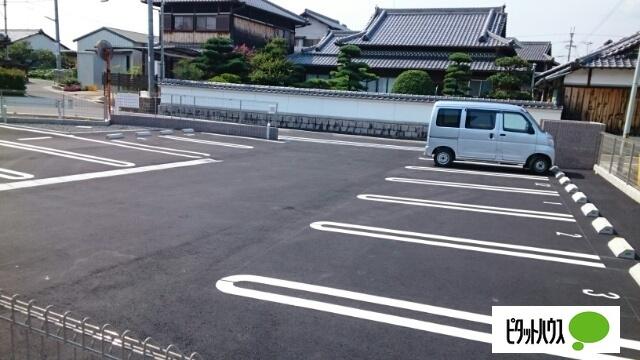 ヴェリテ・ヴィラージュ（205） 駐車場