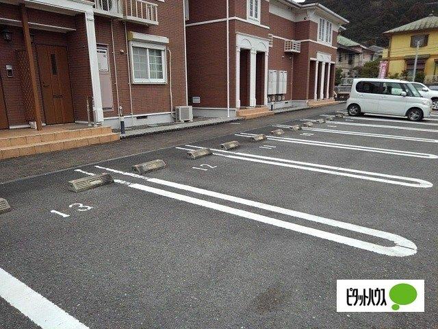 カノンⅡ（103） 駐車場
