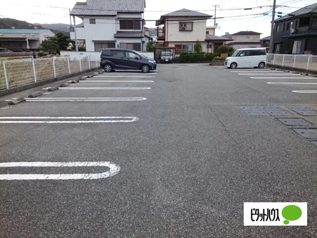ブリッサ日高Ⅱ（203） 駐車場