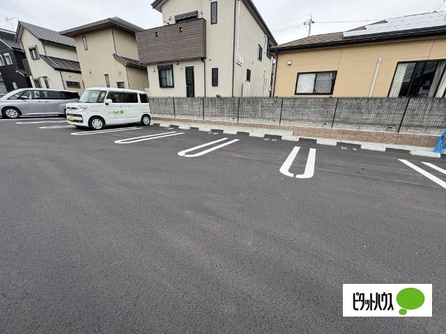 ヴァーサ・メローネⅢ（102） 駐車場
