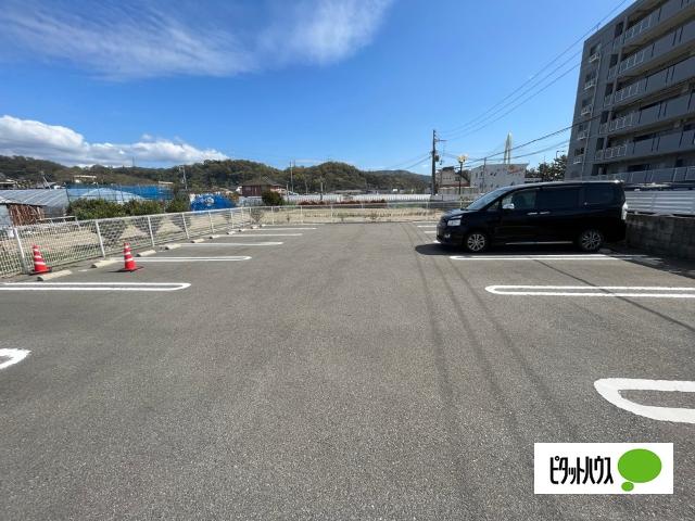 アズゥ−ル（403） 駐車場