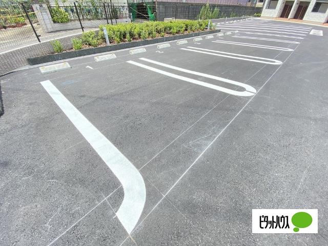 ミレ　グランデ　Ⅰ（203） 駐車場
