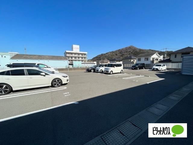 D-roomシルクマムB（B103） 駐車場