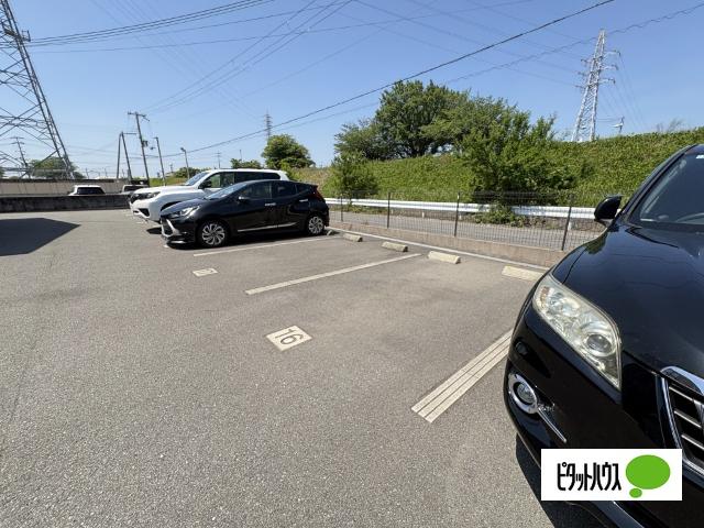 D-roomシャルム　B棟（B203） 駐車場