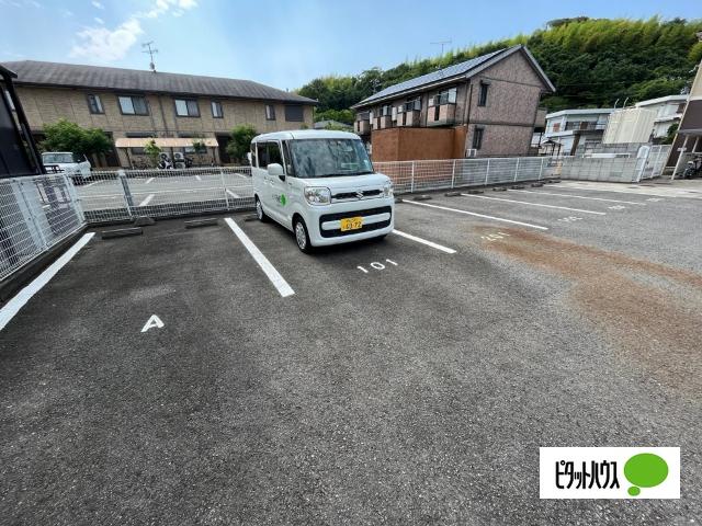 ルミエール（202） 駐車場