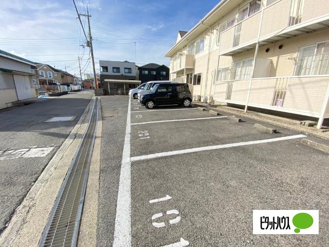 加納ガーデンハイツ（102） 駐車場
