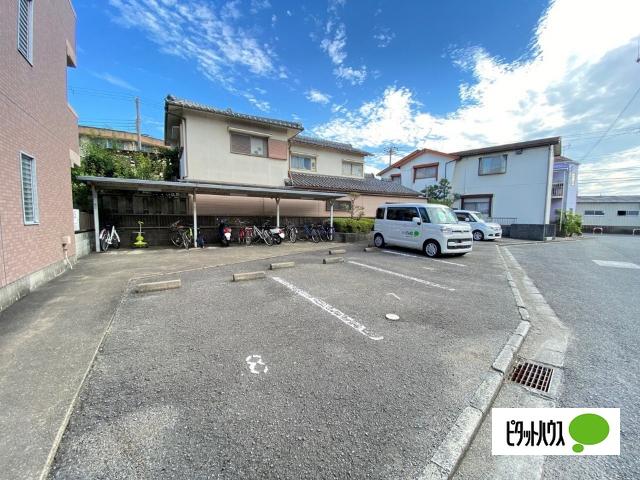 アステール宮前（302） 駐車場