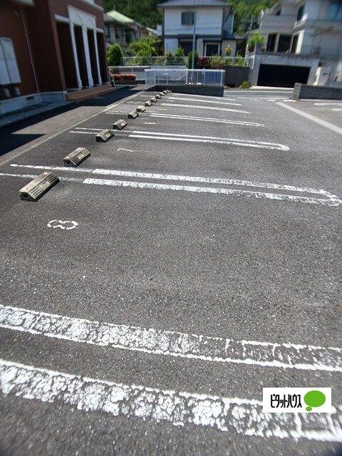 カノンⅡ（103） 駐車場