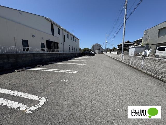 プランドール（205） 駐車場