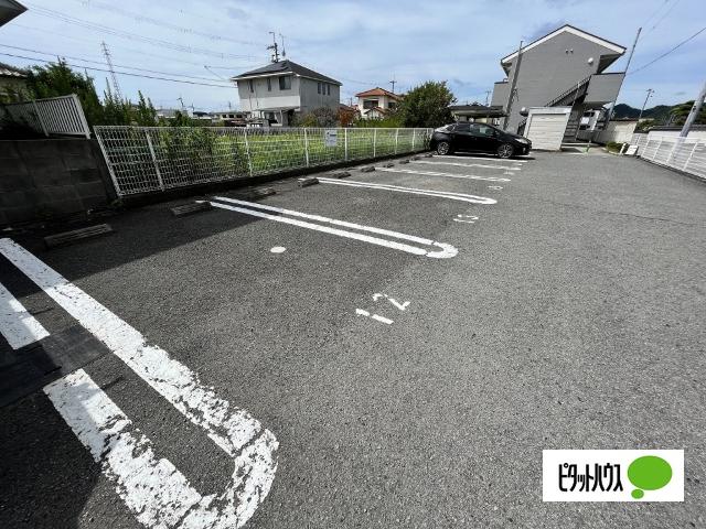プランドール（205） 駐車場