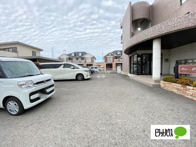 ピーノ・モルティ（301） 駐車場