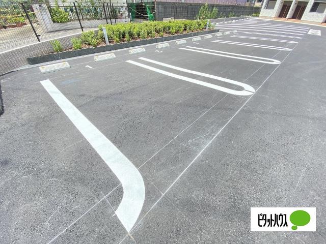 ミレ　グランデ　Ⅳ（101） 駐車場