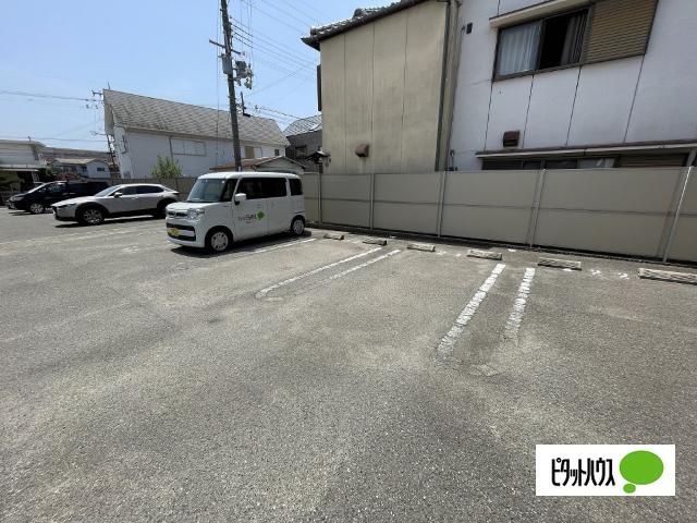 グラン　ラトゥール（305） 駐車場