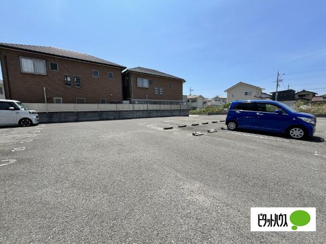 シャーメゾン西庄Ⅱ（107） 駐車場