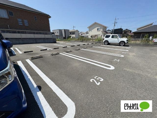 シャーメゾン西庄Ⅱ（107） 駐車場