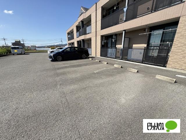 プランドール・コート 駐車場