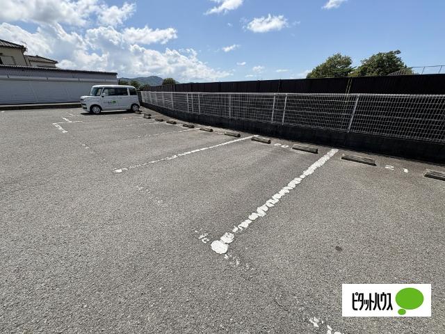 プリムヴェールⅠ（103） 駐車場