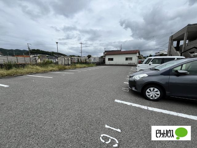 エルフガーデン 駐車場