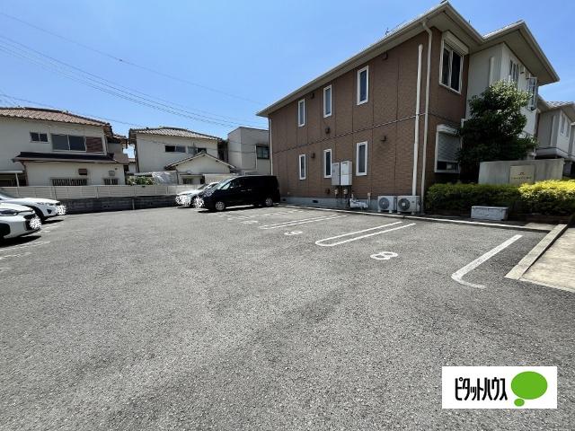 シャーメゾン西庄Ｂ棟（205） 駐車場