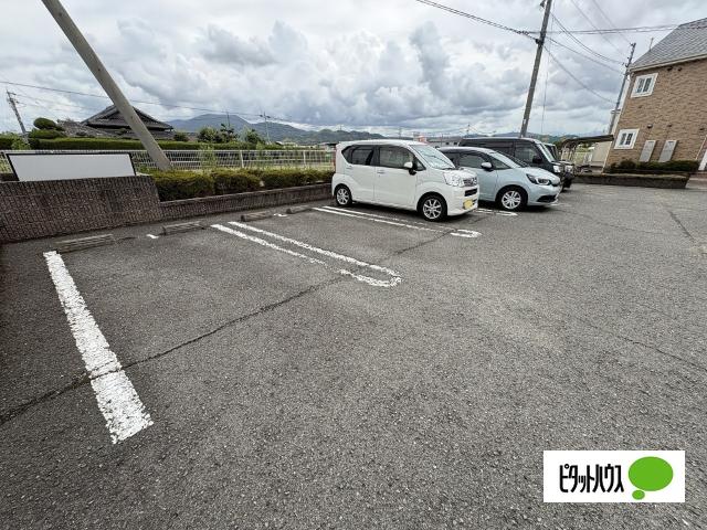 メルヴェーユⅡ（102） 駐車場