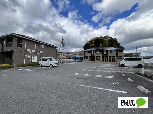 グランプラザ弐番館（202） 駐車場