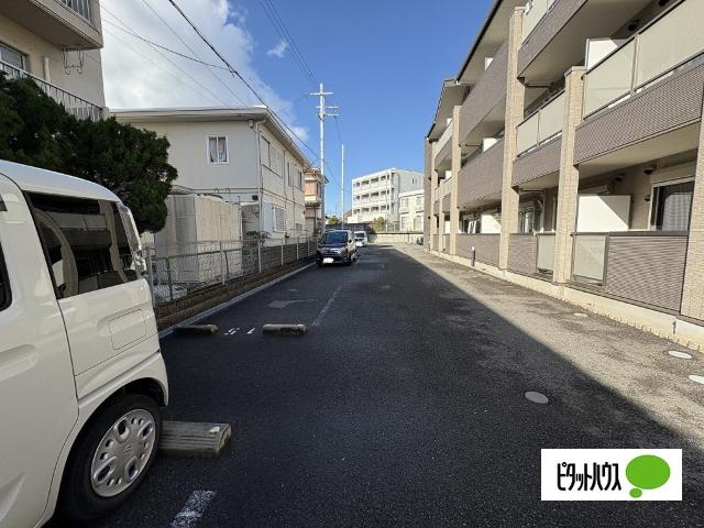 リヴェール栄谷（101） 駐車場