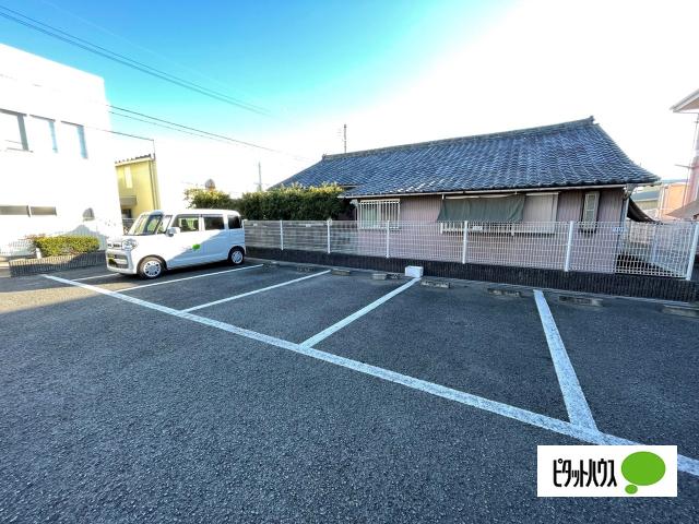 メゾンアンビテール（101） 駐車場