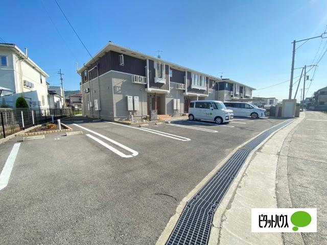 シャン・ノールⅩⅢ（101） 駐車場