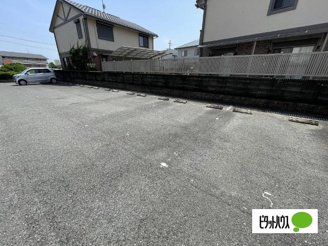 ピアチェーレ 駐車場