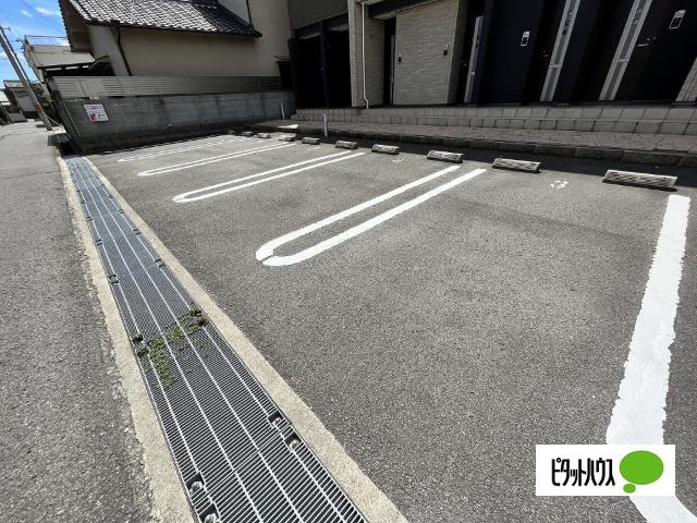 ガーデンコート（201） 駐車場