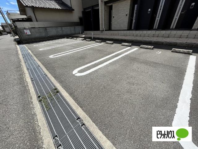 ガーデンコート（201） 駐車場