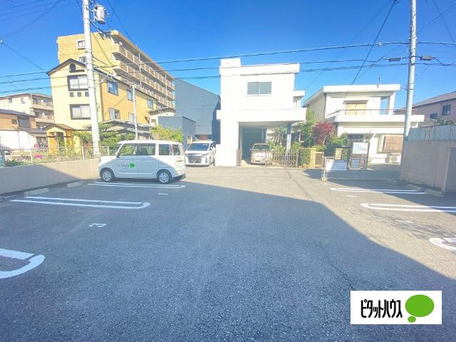 D-room WIN WIN(ﾃﾞｨｰﾙｰﾑｳｲﾝｳｲﾝ)（202） 駐車場