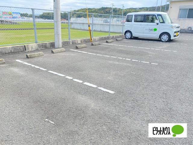 ヴィラ・シャロム　Ｂ棟（B206） 駐車場