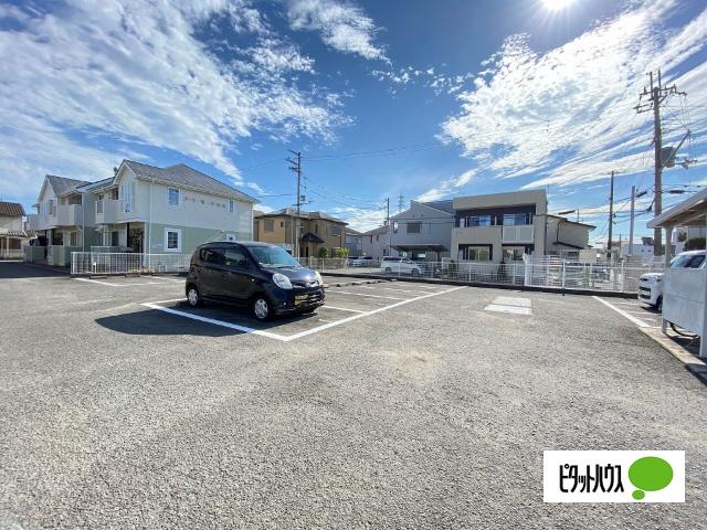 ハミングバード（103） 駐車場