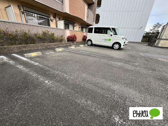 トゥリパーノ（302） 駐車場