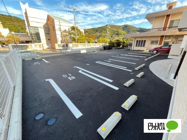 D-room repos（301） 駐車場